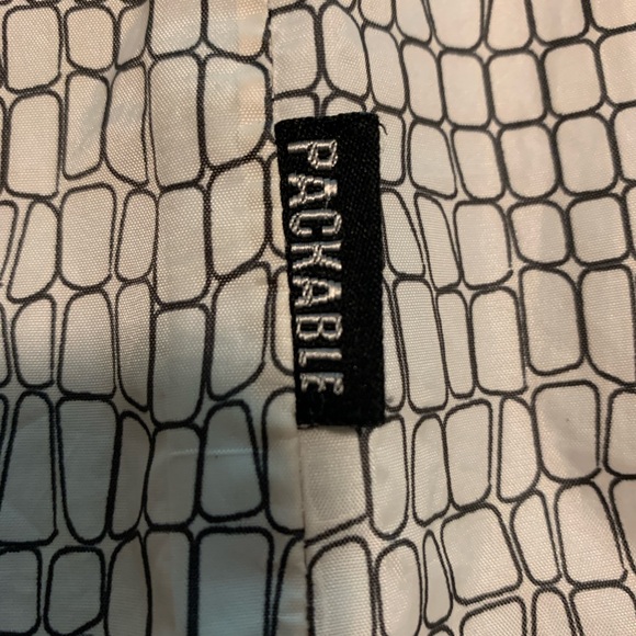 Misty Mountain hooded lightweight jacket - Picture 4 of 7